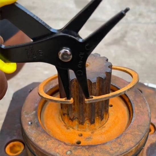 pince circlips retirant circlip engrenage metallique rouille